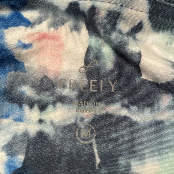 Freely / size medium - leggings - EUC - Picture 3 of 10